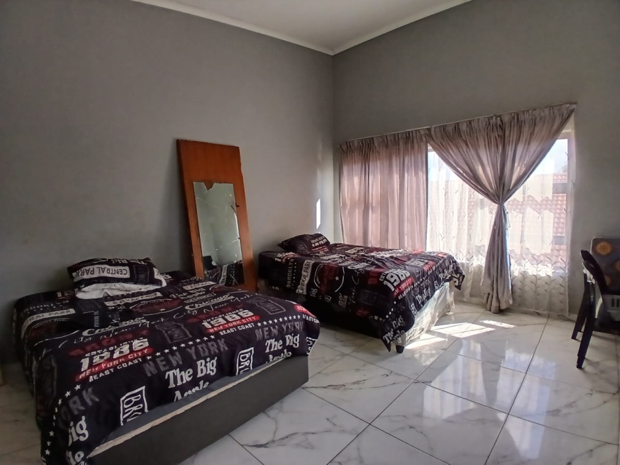5 Bedroom Property for Sale in Oos Einde North West